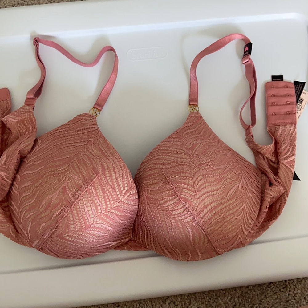 Beautiful very sexy Victoria secret pink bra